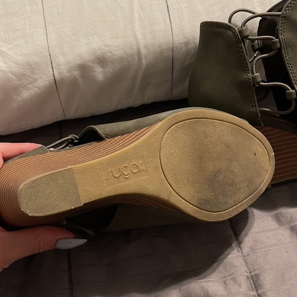 Slightly used woman’s Sugar wedges - olive green 6.5 - Picture 2 of 2